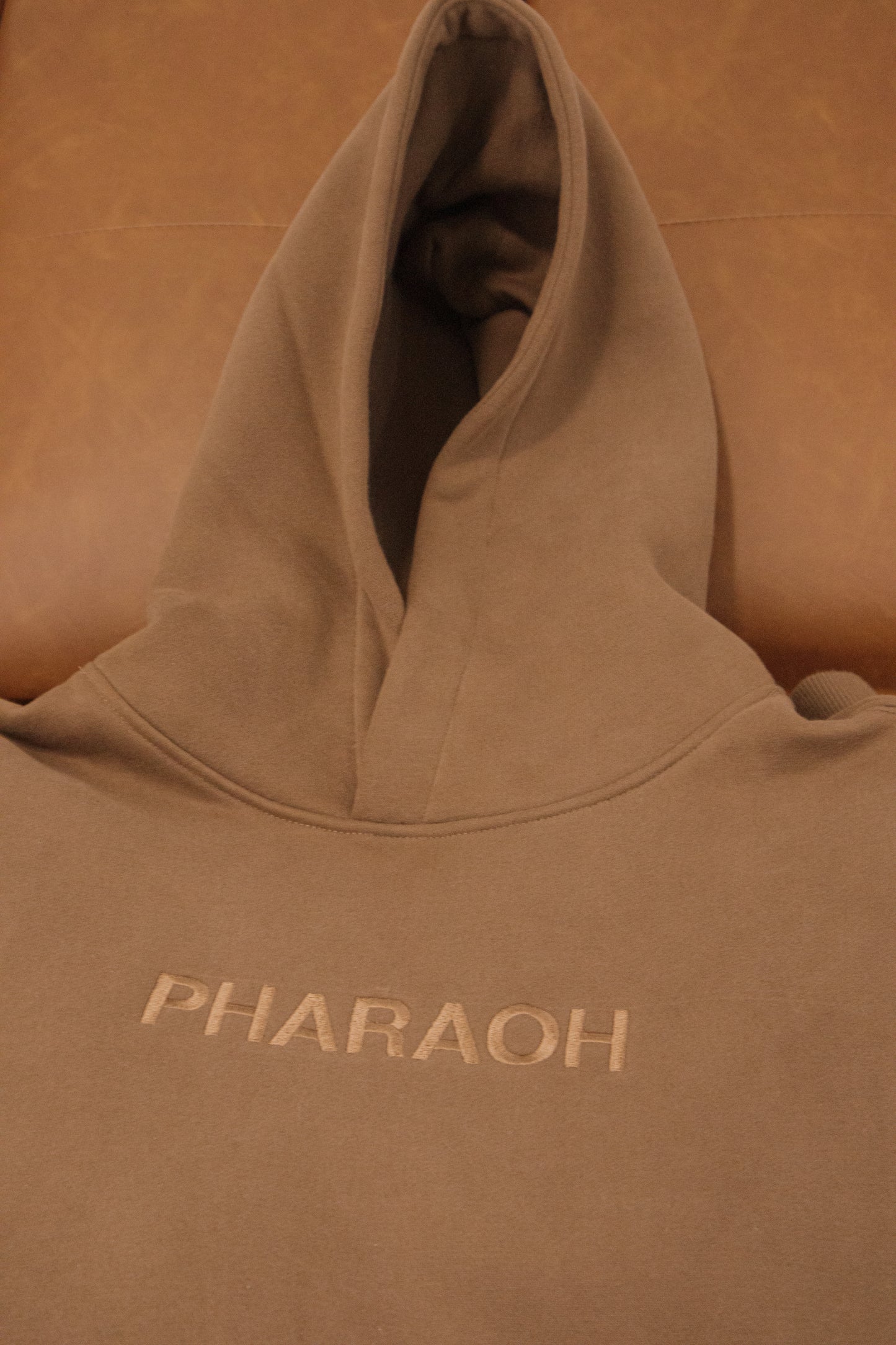 PHARAOH ESSENITAL HOODIE | BROWN